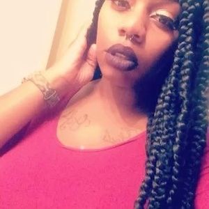 Meet your Posher, Latoya